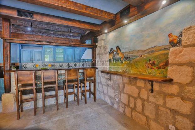 FOTO Kakva perverzija u Splitu! Vodeni raj i slike dizajnera. Ova vila se prodaje, a znamo i cijenu