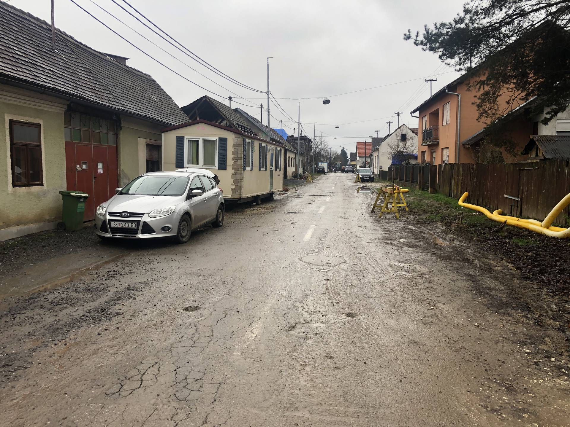 Dobar posao u Glini: Prvi radovi plaćeni prije tri godine, a ulice su još uvijek veliko gradilište...