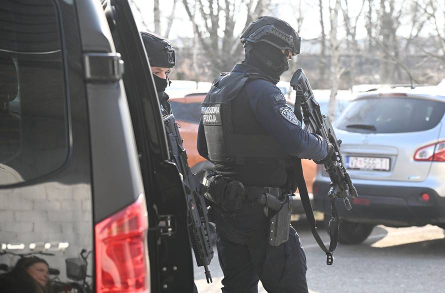 Varaždin: Srđan Mlađan pod jakim policijskim osiguranjem dolazi na Županijski sud