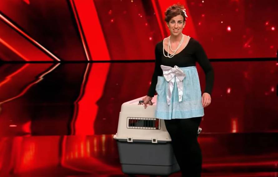 Šokirala njemački žiri: Skinula hlače i na pozadini nacrtala psa