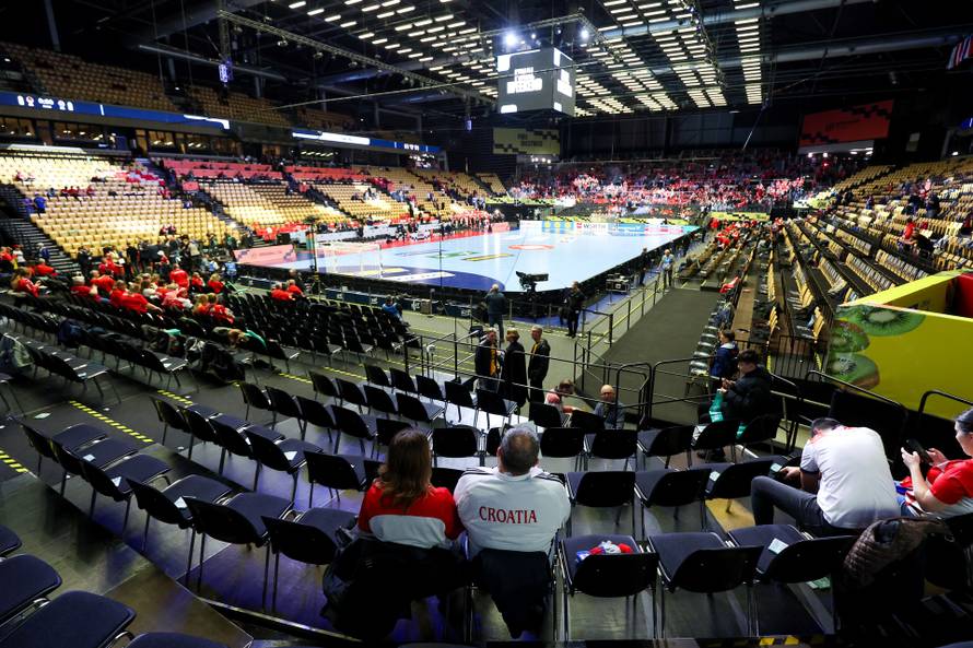 Herning: Navijači očekuju početak utakmice Hrvatska i Njemačka u polufinalu EHF Europskog prvenstva
