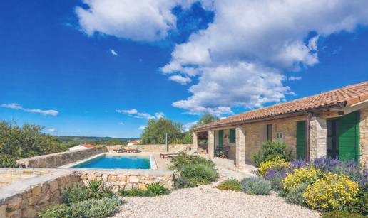 Iz ru&scaron;evina su napravili oazu s modernim &scaron;armom u zale&dstrok;u Pako&scaron;tana: 'Osje&cacute;aj kao doma'