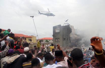 Avion se srušio na zgradu u Lagosu, 153 putnika poginulo