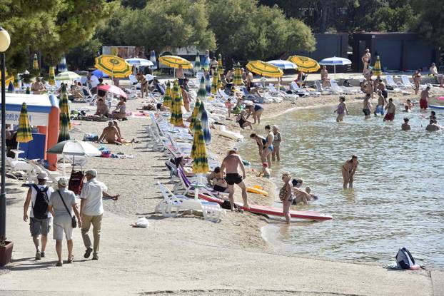 Vodice: Uživanje u lijepom vremenu na  plažama