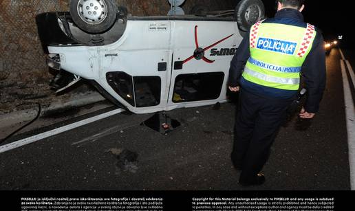 Tragedija na Lastovu: Autom udarili u brdo, poginuo mladi&cacute;