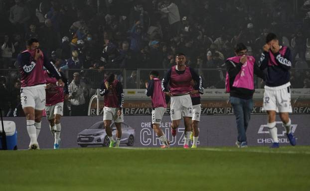 Argentinian league match suspended due to incidents outside the stadium