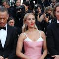 Scarlett Johansson u Cannesu pokazala grudnjak: Potpuni promašaj ili novi ljetni trend?
