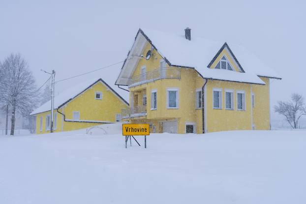 U Vrhovinama i Babinom Potoku palo je oko 50 do 80 cm snijega 