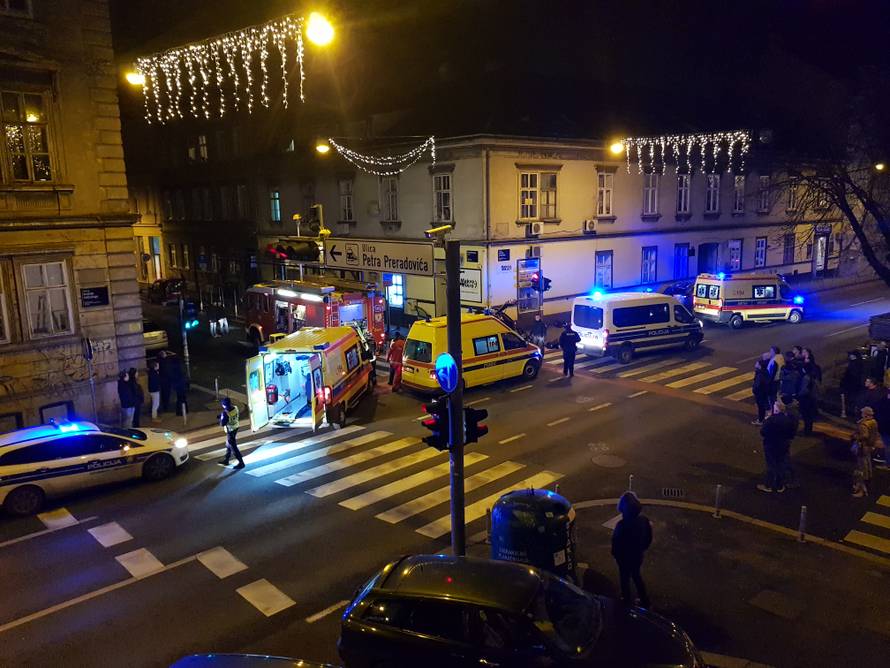 Vozač bježao i zabio se u zid, policija ga je okružila puškama