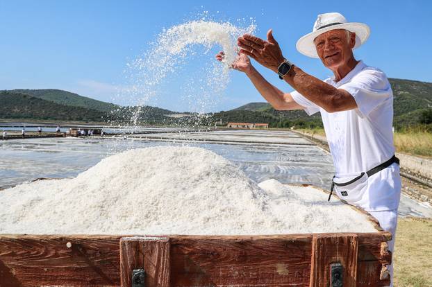 Berba soli u Stonskoj solani