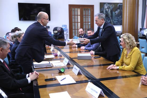 Zagreb:  Samostalna demokratska srpska stranka predala kandidature DIP-u