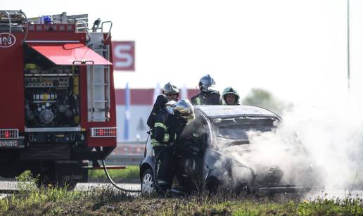 Otišao u trgovinu, a automobil mu je u potpunosti izgorio