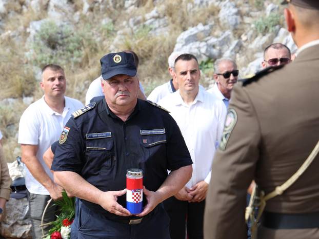 Šibenik:Na Kornatima obilježena 19. godišnjica tragedije u kojoj je poginulo 12 vatrogasaca