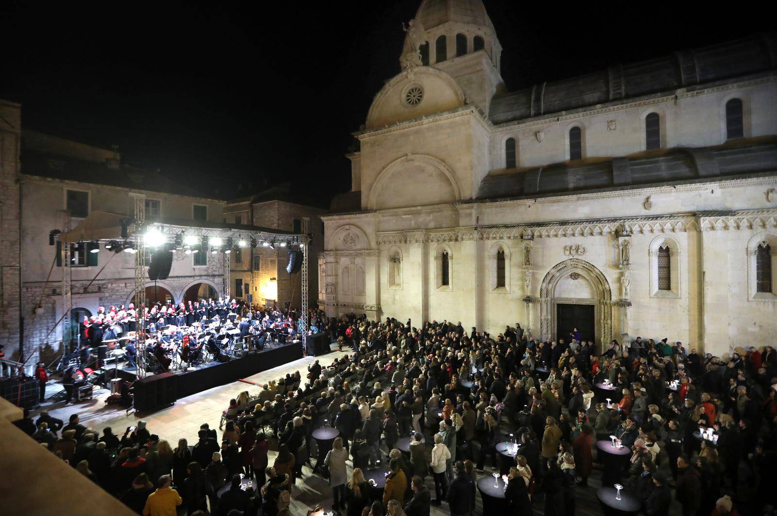 Šibenik: Ispred katedrale održan koncert pod nazivom "Jingle bell rock"