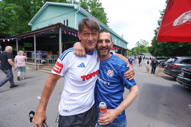 SP 2026 Mississauga: Fenomenalan susret hrvatskih navijača, Dinamovac ljubio grb Hajduka a Hajdukovac Dinama