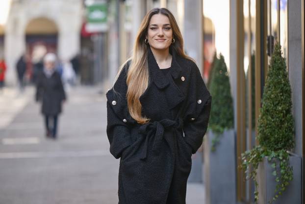 Zagreb: Pjevačica Magazina Lorena Bućan nije odoljela šetnji po zagrebačkoj špici