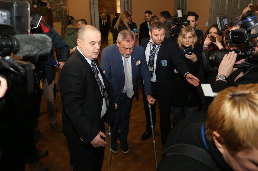 Bandiću je prošao proračun: 'Prodali su se za 1400 kuna'