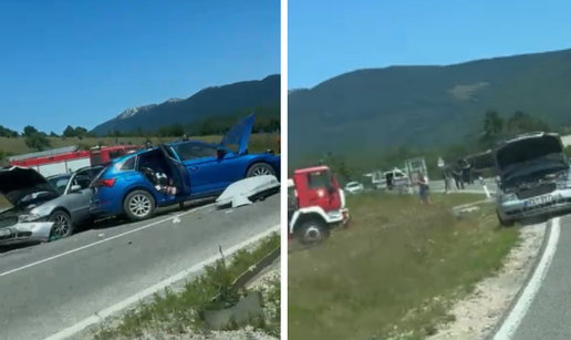 VIDEO Lančani sudar četiri auta na D1, zatvorili cestu: 'U koloni smo čekali, sve je puno policije'