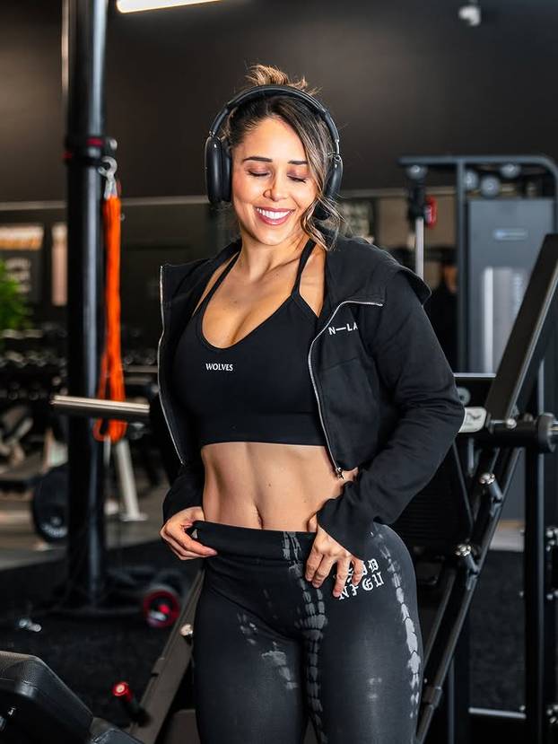 FOTO Seksi fitness mama pokazala sve: 'Nema izgovora, i nakon dvije trudnoće sam top'