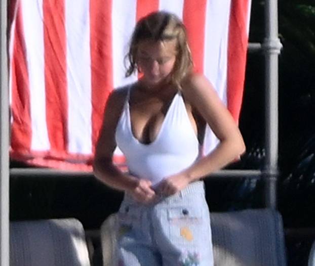 *PREMIUM-EXCLUSIVE* First Holiday Together? Actress Sydney Sweeney shows off her curves in a plunging white bathing suit while enjoying her vacay with BF Scooter Braun in the Florida Keys **WEB EMBARGO UNTIL November 26th, 2025 Until 2:55pm ET**