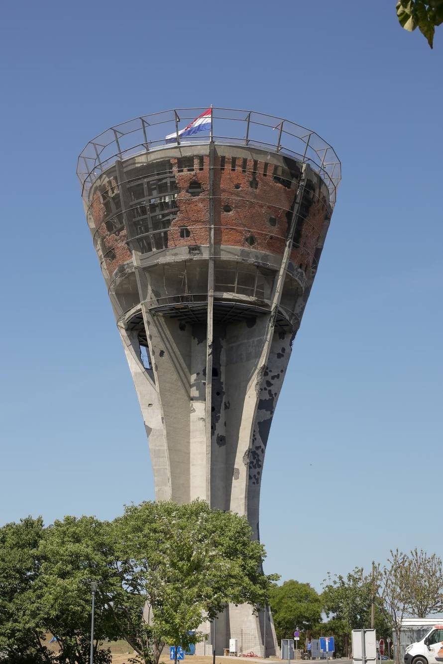 Gradonačelnik Vukovara obišao Vodotoranj koji je u završnoj fazi izgradnje