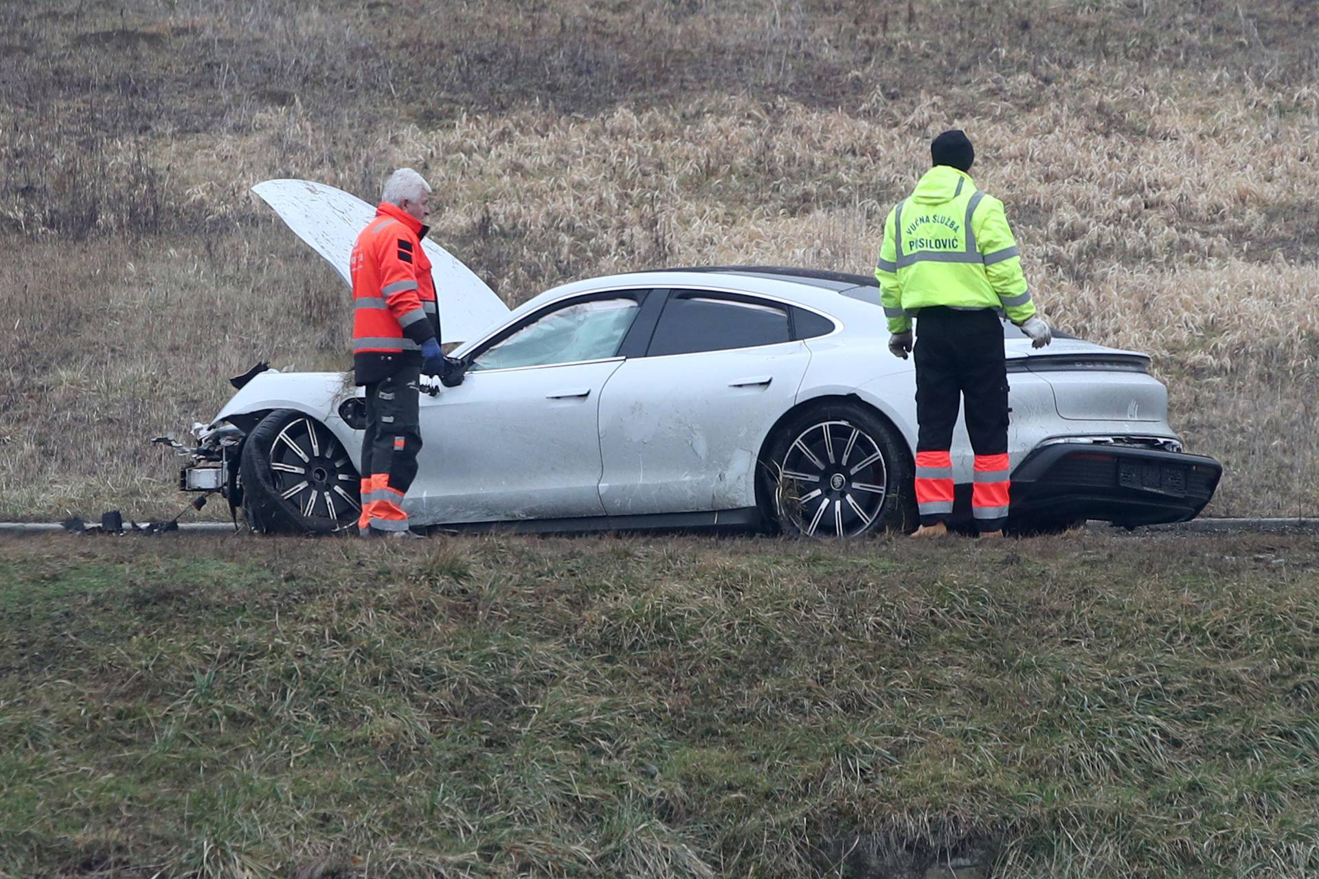 Pijani policajac BMW-om udario u Porsche nadrogiranog vozača. U stravi ispao i poginuo suvozač