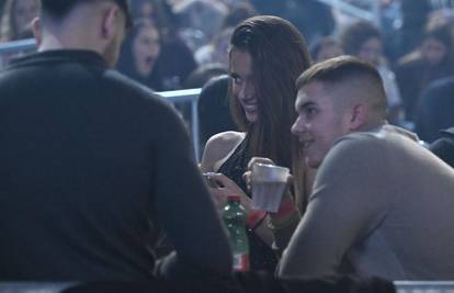 U Areni zasjale supruga i kćer Saše Matića: Mlada nasljednica plijenila poglede cijele dvorane