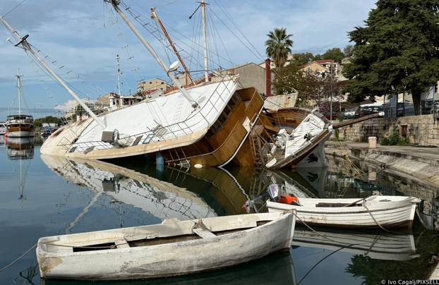 Potonuo brod Nerezine u Omišu