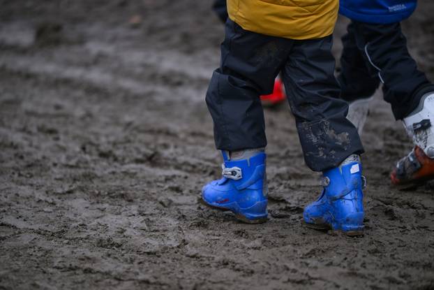 Zagreb: Blato i toplo vrijeme nisu spriječili najmlađe skijaše na Sljemenu