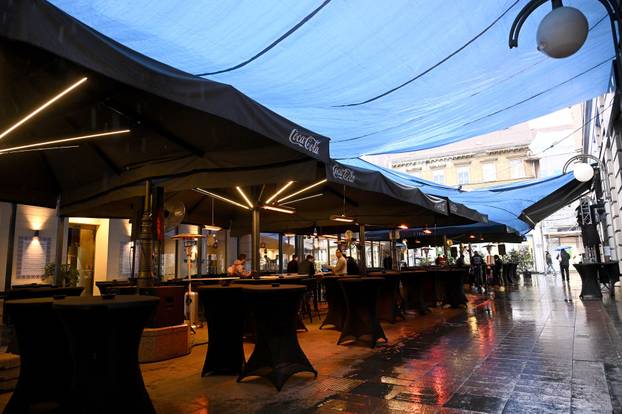 Zagreb: Pripreme ugostitelja u centru grada povodom Badnjaka