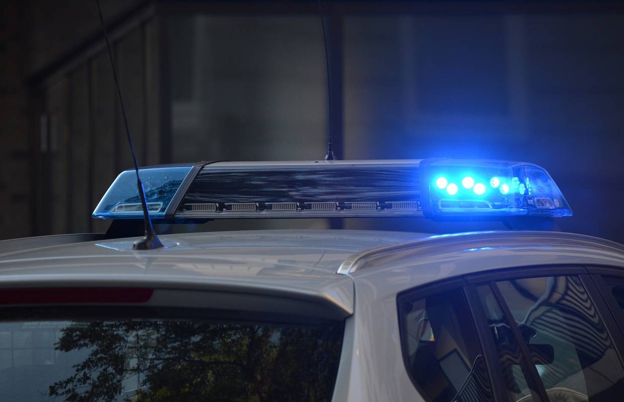 Diljem Crne Gore stigle prijeteće poruke o bombi, evakuirane škole, vrtići i institucije