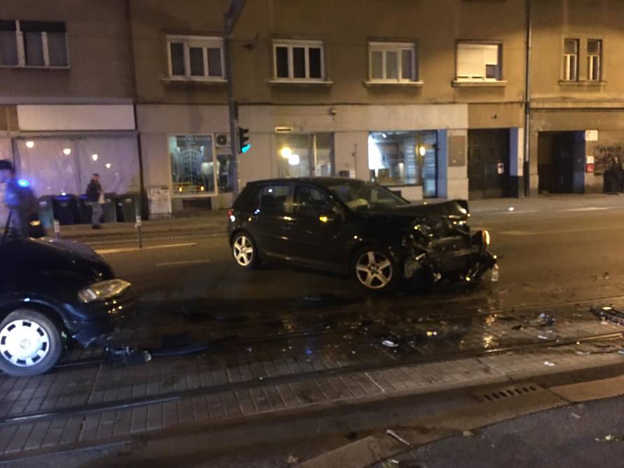 Sudar auta i taksija: Taksist ozlijeđen, prevezen u bolnicu