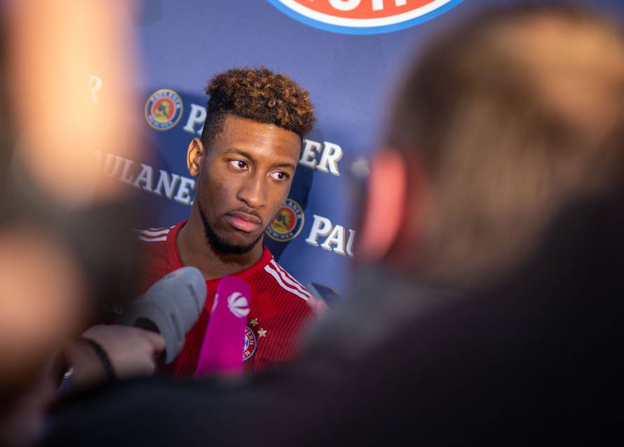 FC Bayern stars play table football