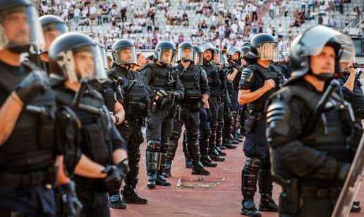 VIDEO U navijačkim neredima ozlijeđeno 16 policajaca. Kreće velika akcija MUP-a kroz noć!