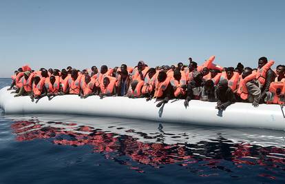 Iz Sredozemnog mora obalne straže spasile 5000 migranata