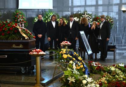 FOTO Kolege, obitelj i političari oprostili se od violinista Tonka Ninića na groblju Mirogoj...