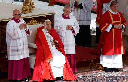 Papa Franjo će sudjelovati na Uskrsnom bdjenju:  Očekuje se i da će u nedjelju predvoditi misu