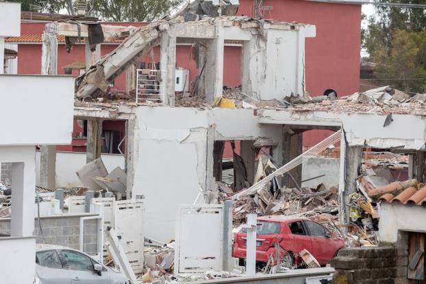 Esplosione di una bombola di gas a Roma,crolla una palazzina e ne coinvolge altre