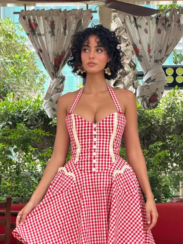 FOTO Seksi Rita raskošne obline pokazuje u mini bikinijima: Ocijenite badiće od 1 do 10!