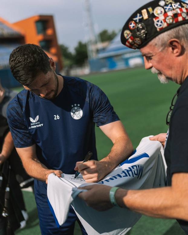 FOTO Dinamov stoper postao član Udruge Hrvatsko-škotskog prijateljstva! Evo što su napisali