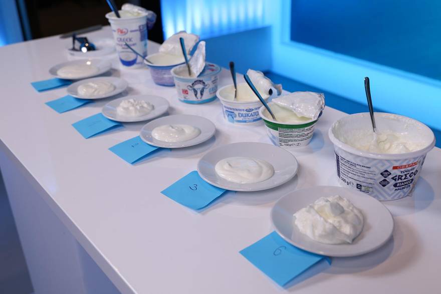 Usporedili smo gr&ccaron;ke tipove jogurta s pravim iz trgovina