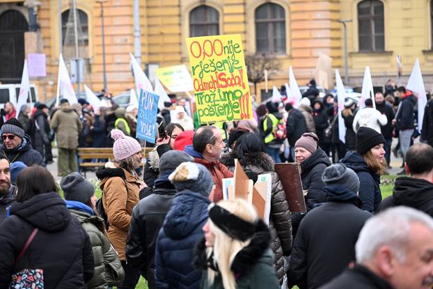 Zagreb: "Adventski prosvjed" prosvjetnih djelatnika