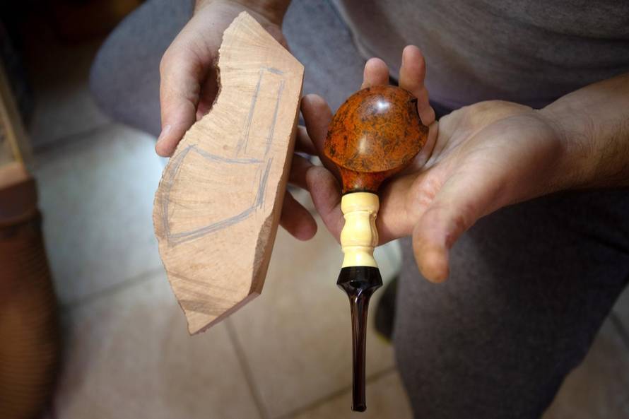 Daniel iz Osijeka radi unikatne lule: Nekoliko ekskluzivnih sam prodao i za oko 1000 eura