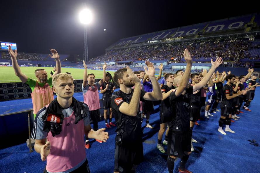 Nogometaši Dinama pozdravili su navijače nakon pobjede nad Rijekom