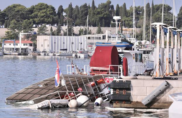 Split: Turistički brod udario u Zapadnu obalu i potonuo, nema ozlijeđenih