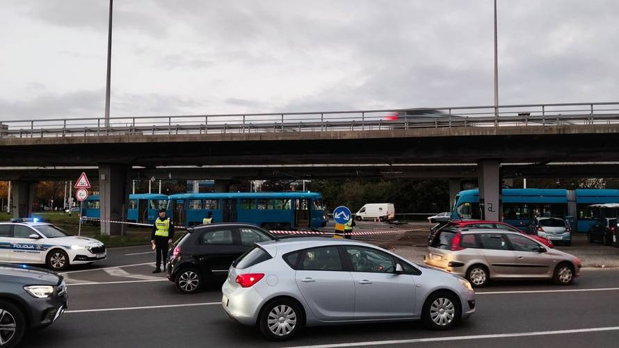 VIDEO Kaos u Zapruđu. Jedan mrtav. Tramvajski promet bio u prekidu. Vozač ZET-a u bolnici