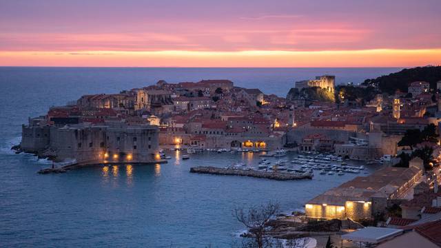 Zalasci sunca u Dubrovniku su apsolutna čarolija boja i prirode