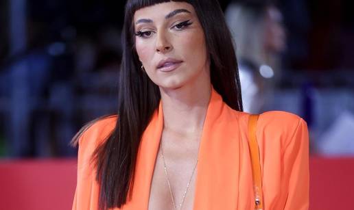 Izazovno izdanje na crvenom tepihu: Lijepa glumica pred kamere došla bez grudnjaka