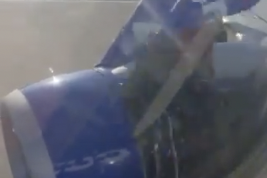 Boeingu je u letu otpao poklopac motora