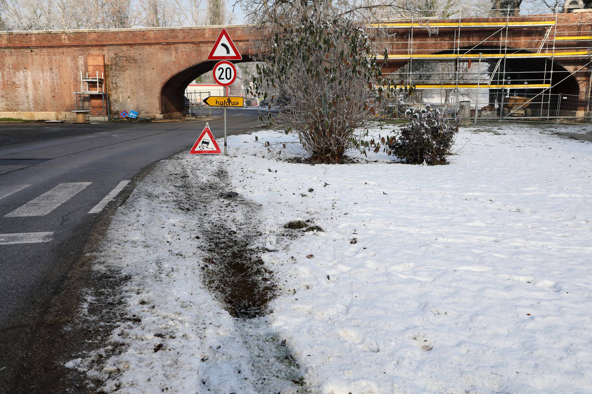 Sisak: Mjesto prometne nesreće u kojoj je poginula jedna osoba